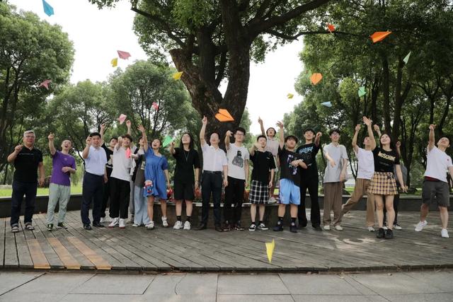 毕业季送喜欢的女生什么礼物,送给女生的毕业礼物推荐
