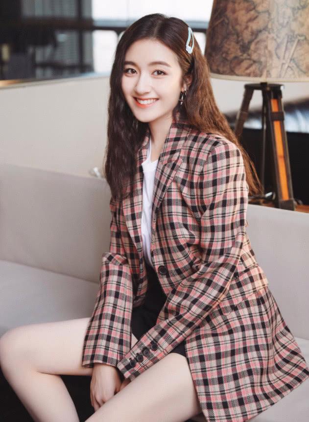 李蘭迪曬私服美照！淡黃長裙配蓬鬆頭發，氣質甜美可人充滿活力 娛樂八卦吃瓜 第5张