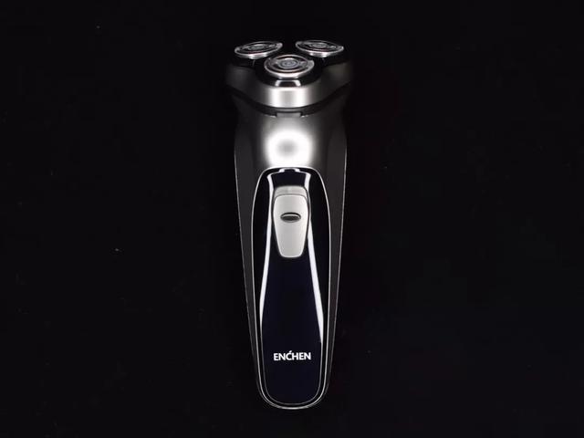 情人节送什么礼物给男朋友情人节女生送男生最好的礼物，含义：我就喜欢你不