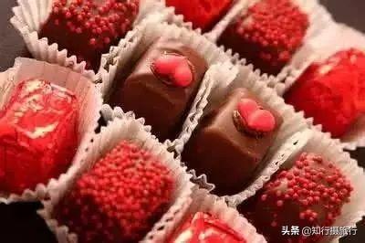 情人节送男生什么礼物日本的情人节为什么是女生给男生送礼物？他们还有个白