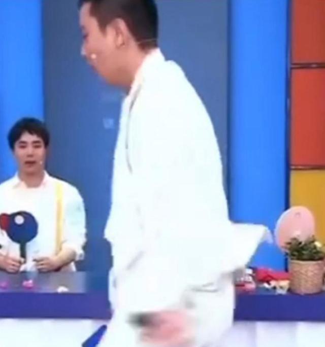 賈乃亮直播帶貨2.4億，激動跪地痛哭：真男人強大自己奪回顏面 娛樂八卦吃瓜 第16张