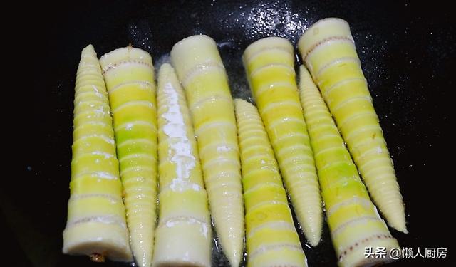 這菜再不吃就過季了，遇到就買點，塞進豬肉一起燒，好吃又解饞 熱愛美食 第15张