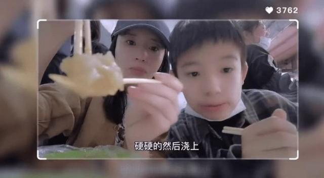 董潔日常太接地氣，和兒子頂頂逛菜市場，頂頂如今長成「小楊洋」 娛樂八卦吃瓜 第4张