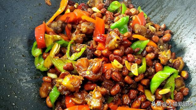 家常做法的双椒兔肉，双椒辣子兔丁这么做最好吃