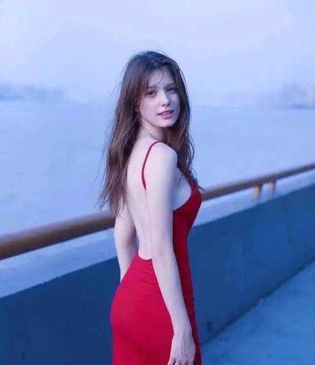 「俄羅斯赫本」少女，芭比臉吉娜身材，圈粉無數，妥妥的女神人物 街拍正妹 第9张