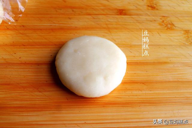 學86歲奶奶做拿手小吃，炸糖糕，1個碗1個勺，簡單實用還不會出錯 熱愛美食 第16张