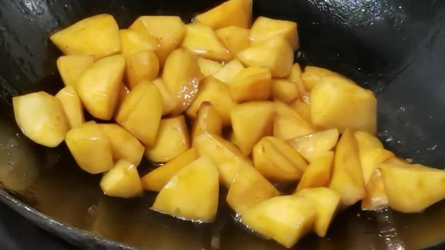 怎么烧红烧牛肉，红烧牛肉怎么做又软又香（红烧牛肉的做法）