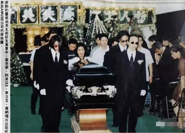 黃家駒離世27年，頭戴白花穿孝服大鬧靈堂的未婚妻，如今怎樣了 娛樂八卦吃瓜 第10张