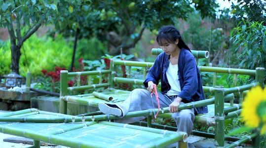 網紅李子柒：父母離異被收養，坎坷前行遇風口，與世無爭只是童話 娛樂八卦吃瓜 第6张