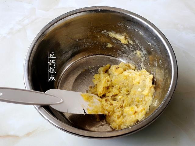 蒸或烤都可以，用2根香蕉做早餐蛋糕，簡單一拌，又酥又香 熱愛美食 第6张