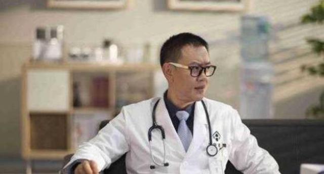 身價50億富豪把演戲當愛好，專愛跑龍套，張嘉譯：片酬不夠油費 娛樂八卦吃瓜 第4张