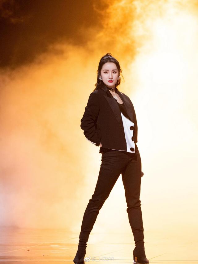 呂一真是美死了！35歲卻擁有20歲時的好身材，氣質出塵迷死人 街拍正妹 第4张