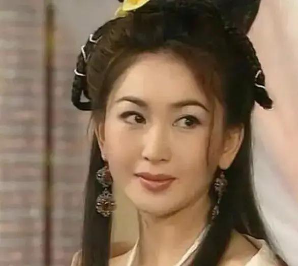 55歲溫碧霞近照曝光，把老公熬成爹，網友：女神又回來了 街拍正妹 第6张
