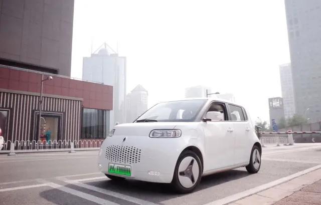 打工人的日常快乐，都在这辆小而精的欧拉白猫里