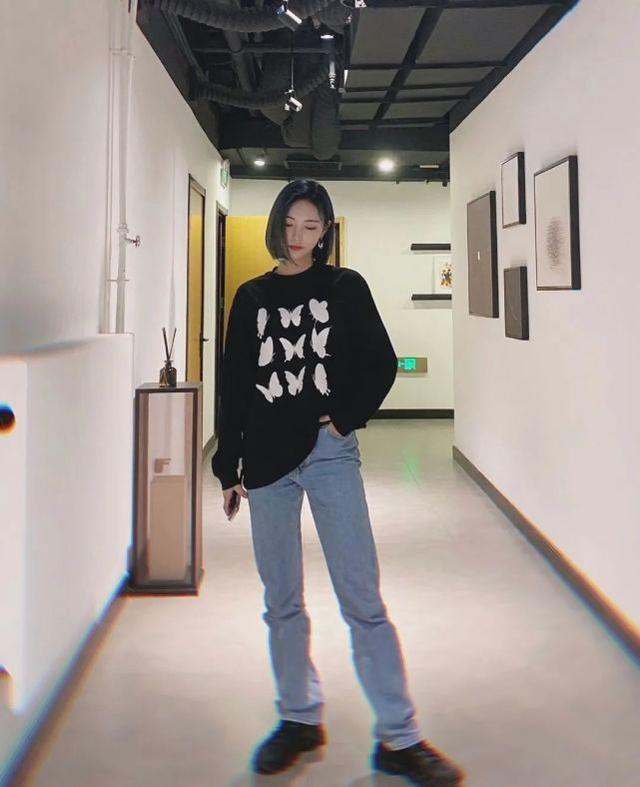 《青你2》許佳琪不走尋常路，緊身皮抹胸裙性感帥氣，身材太吸睛 娛樂八卦吃瓜 第7张