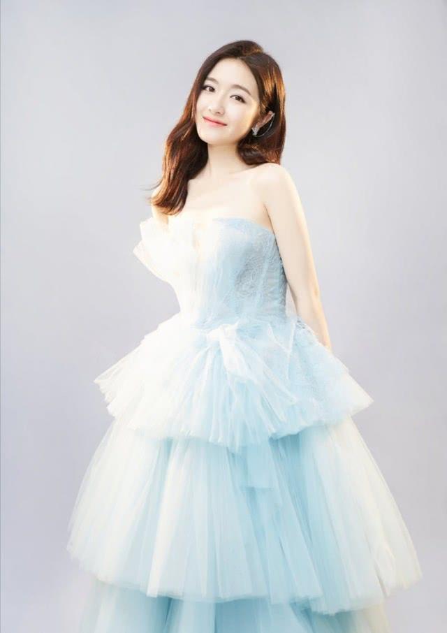 李蘭迪曬私服美照！淡黃長裙配蓬鬆頭發，氣質甜美可人充滿活力 娛樂八卦吃瓜 第10张