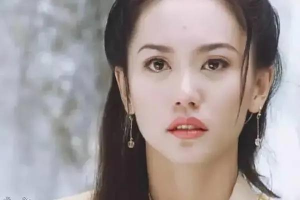 看完「最美殷素素」的近照，網友驚呼：確定沒吃防腐劑嗎 街拍正妹 第1张