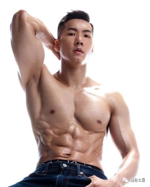 擼鐵5年蛻變肌肉型男，腹肌人魚線撩妹無數，健身果然是把整容刀 健身減肥達人 第1张
