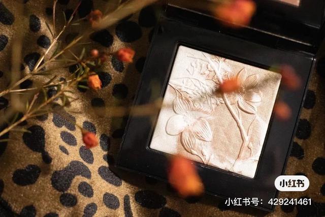 情人节送什么好新年又遇214情人节，选好礼物过年又过节
