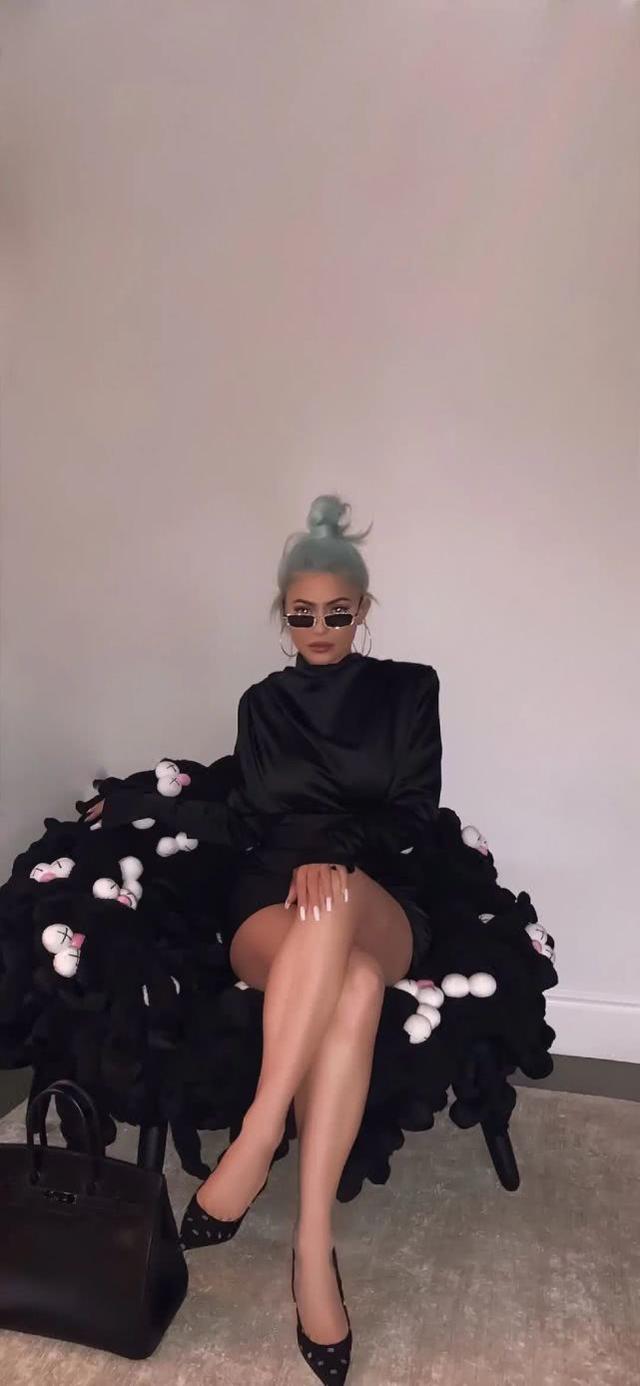 40億富婆金小妹曬照，白色緊身衣秀傲人身材，2.6億豪宅更是拉風 娛樂八卦吃瓜 第8张