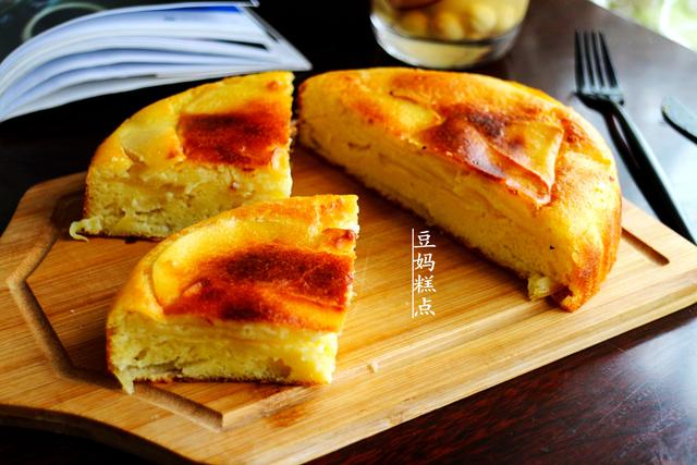 蒸或烤都可以，這蘋果蛋糕，不用打發，拌好麵糊就能做 熱愛美食 第16张