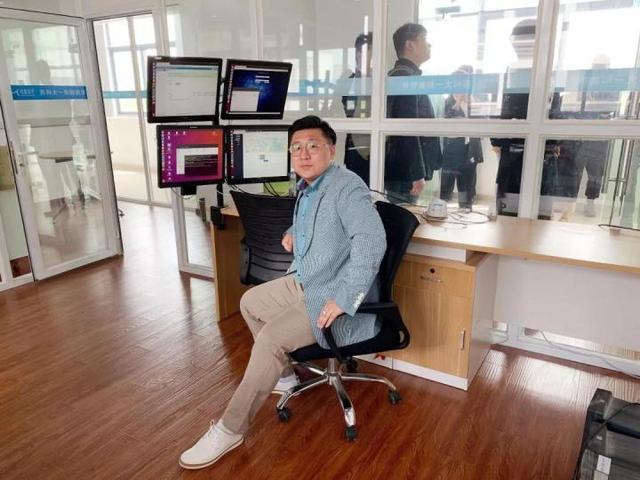 区块链实验室（和数软件实习员工参观苏科大—和数智能区块链实验室）