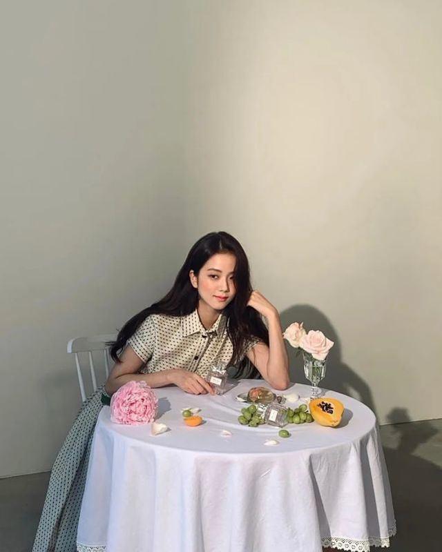 BLACKPINK金智秀《ELLE》畫報公開！清純可愛，如「人間初戀」 娛樂八卦吃瓜 第3张