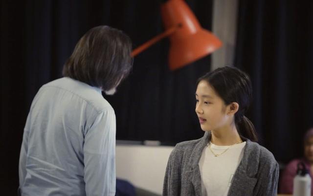 黃磊女兒多多准備出道，和何炅合作排練話劇，由巨星「保駕護航」 娛樂八卦吃瓜 第2张
