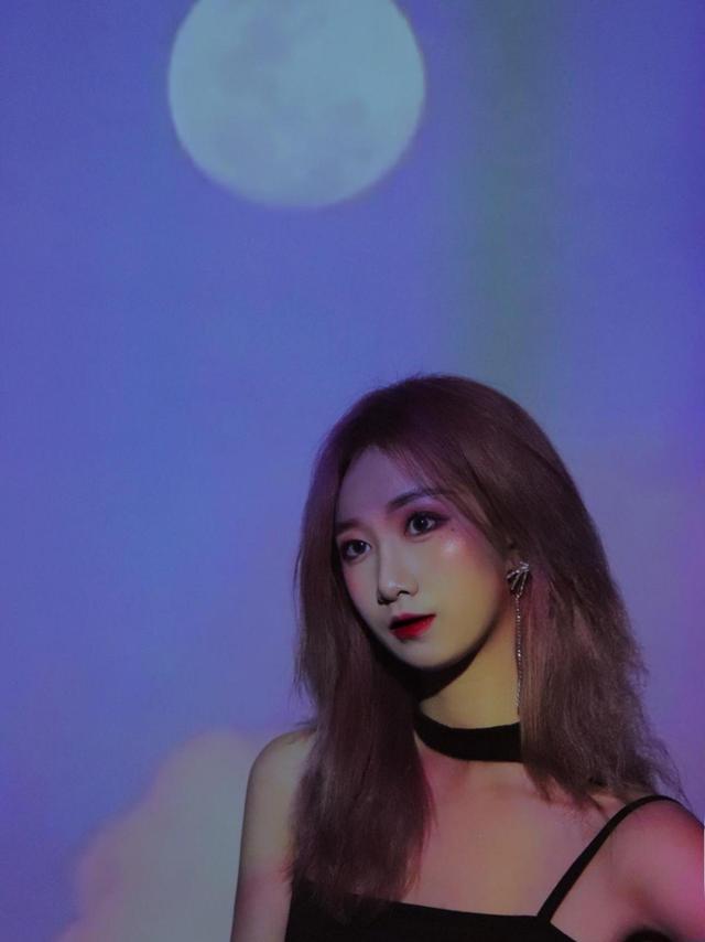 純真無邪、青春無敵，00後的她，美腿誘人，真是迷人的小妖精 街拍正妹 第3张