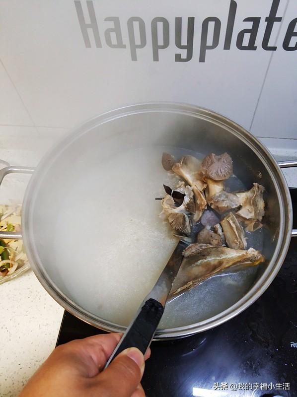 情人节送老公什么已婚夫妻的情人节，有做饭的，有送礼物的，这就是普通家庭