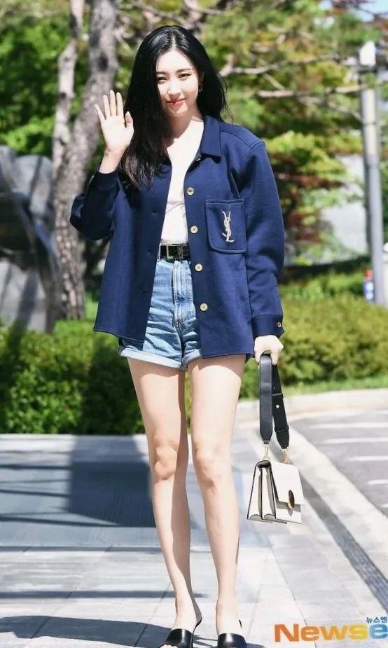 「南韓腿精」宣美曬照，西裝配短褲秀大長腿，不愧是女團代表身材 娛樂八卦吃瓜 第1张