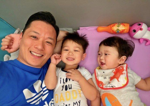 胡杏兒曬全家大合照，為小兒子慶1歲生日，網友：胡杏兒找到真愛 娛樂八卦吃瓜 第4张