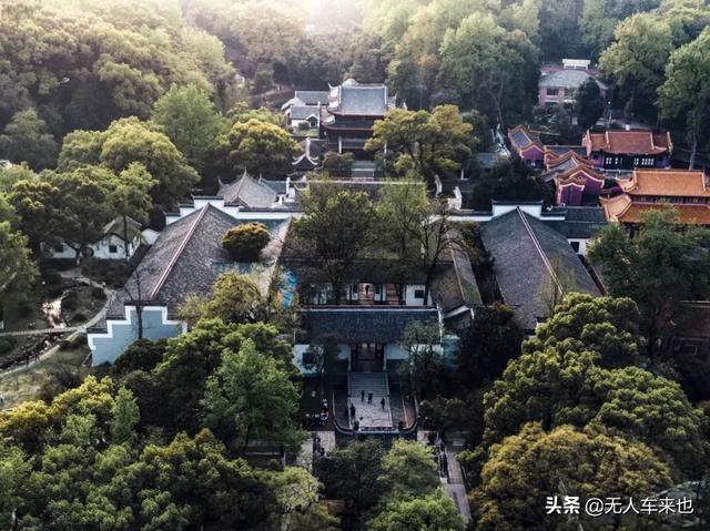 天下闻名岳麓书院，千年岳麓书院背靠麓山