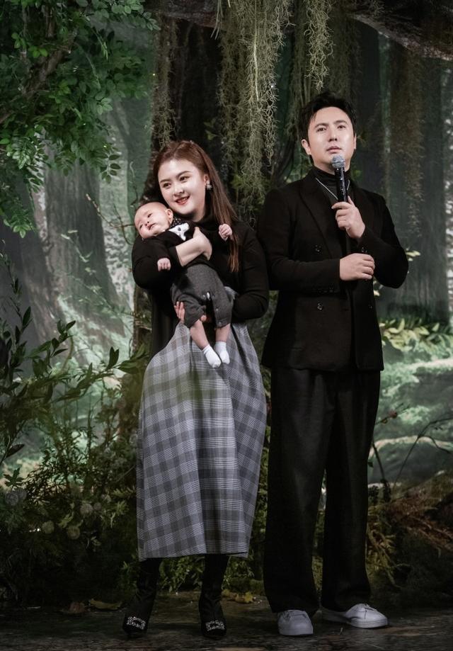 沈騰3歲兒子正臉罕見曝光，笑起來神態似沈騰翻版，肉嘟嘟的超萌 娛樂八卦吃瓜 第6张