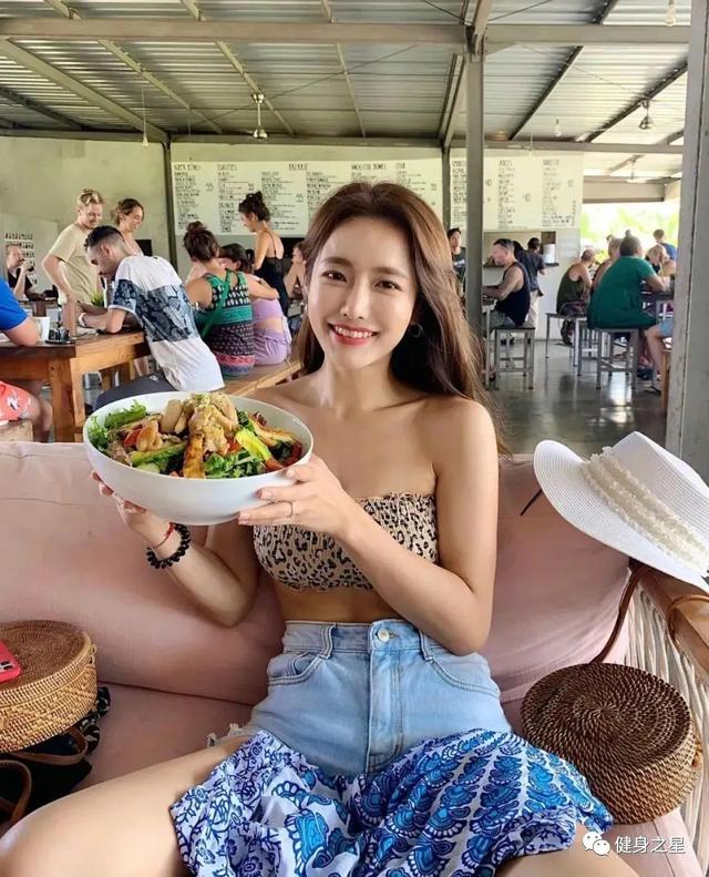 她是健身網紅+瑜伽教練，甜美可人的臉蛋，既清純又嫵媚 街拍正妹 第5张