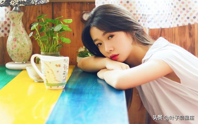 5月22日水瓶座与月亮汇合，人际关系变佳，事业运上升，不受束缚（魔蝎座女生）插图
