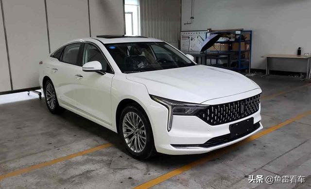 主流造型元素大融合，一汽全新奔腾B70曝真身，主打1.5T发动机
