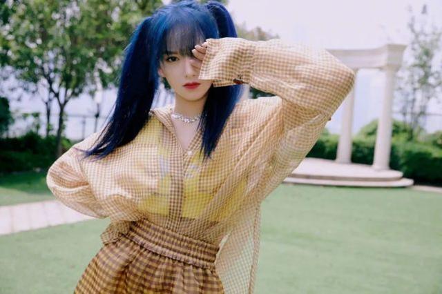 程瀟近照美過頭？電光藍雙馬尾配透視裝太驚艷，像「漫畫美少女」 娛樂八卦吃瓜 第4张
