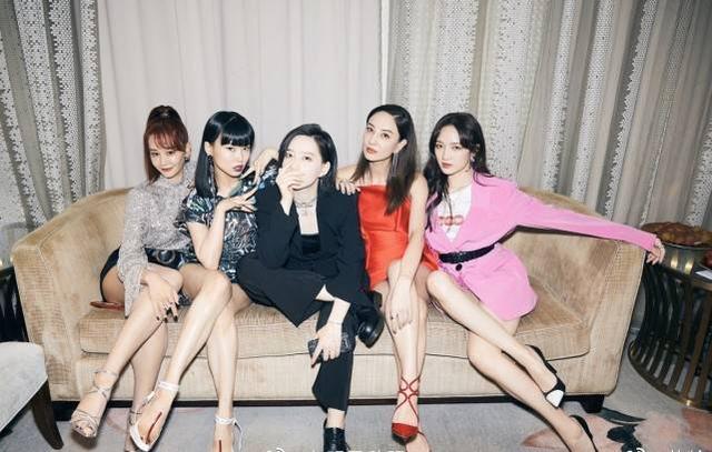 黃齡曬姐姐們美照，50歲鍾麗緹身材曲線太誘人，鄭希怡依然霸氣 娛樂八卦吃瓜 第5张