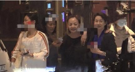 那英宋丹丹梁靜閨蜜團聚會，友情維持20年，那英罕見有了妹妹樣 娛樂八卦吃瓜 第9张