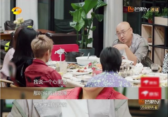 當年蹲在張國立腳邊說話，寧靜表情諂媚，一旁的章子怡滿臉不屑？ 娛樂八卦吃瓜 第5张