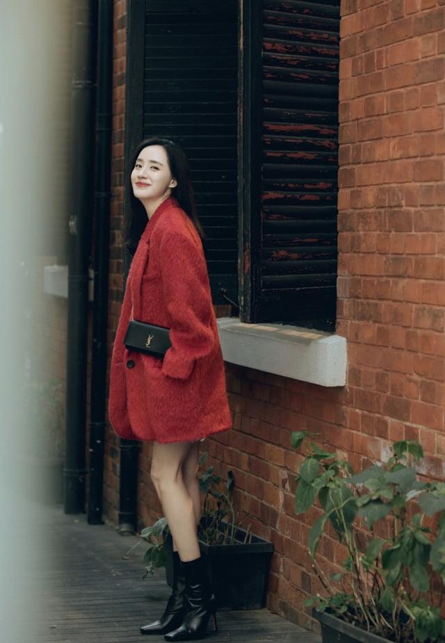 王智帶3歲女兒拍寫真，穿母女裝扎同款發型一樣甜美，母女似姐妹 娛樂八卦吃瓜 第6张