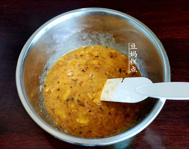 不用打發，3分鍾拌好麵糊，這香蕉蛋糕可真簡單，滿屋飄香 熱愛美食 第7张