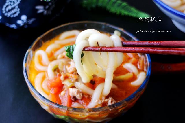兒子要吃土豆粉，我煮時加了1個西紅柿，他刺溜吃了一大碗~ 熱愛美食 第3张