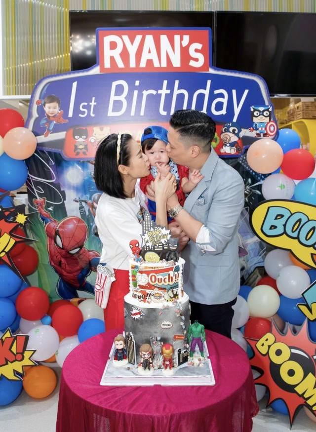 胡杏兒曬全家大合照，為小兒子慶1歲生日，網友：胡杏兒找到真愛 娛樂八卦吃瓜 第2张