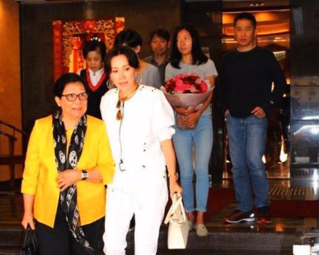 丈夫濫賭致妻離子散，兒子身價20億不生子，梁朝偉母親的遺憾 娛樂八卦吃瓜 第22张