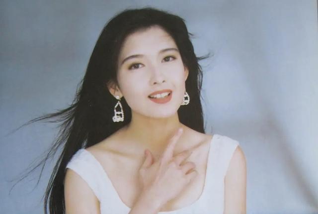 周慧敏被出軌8次卻不肯離婚，你以為是卑微，其實她活得很清醒 娛樂八卦吃瓜 第4张