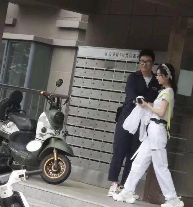 趙麗穎生娃後美出新高度！穿一身白色錄節目，身材出眾氣質驚艷 娛樂八卦吃瓜 第6张