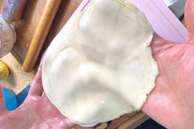 餃子皮別浪費了，教你4種創新吃法，皮脆餡香，上桌孩子們搶著吃 熱愛美食 第19张