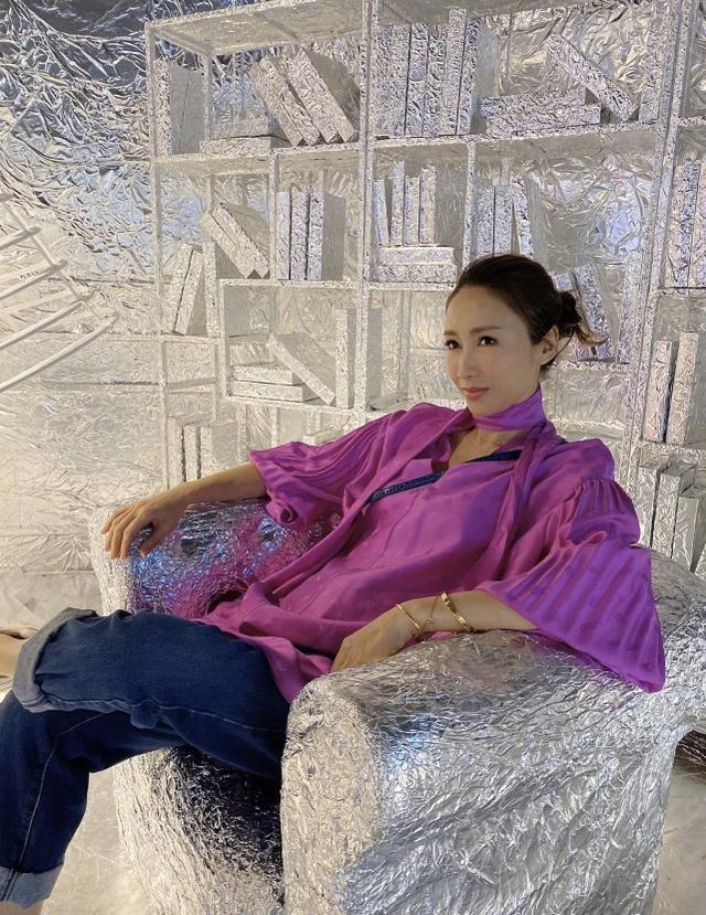 49歲黎姿內心不老，日常闊太太生活依舊精彩，為好友當模特狀態佳 娛樂八卦吃瓜 第4张